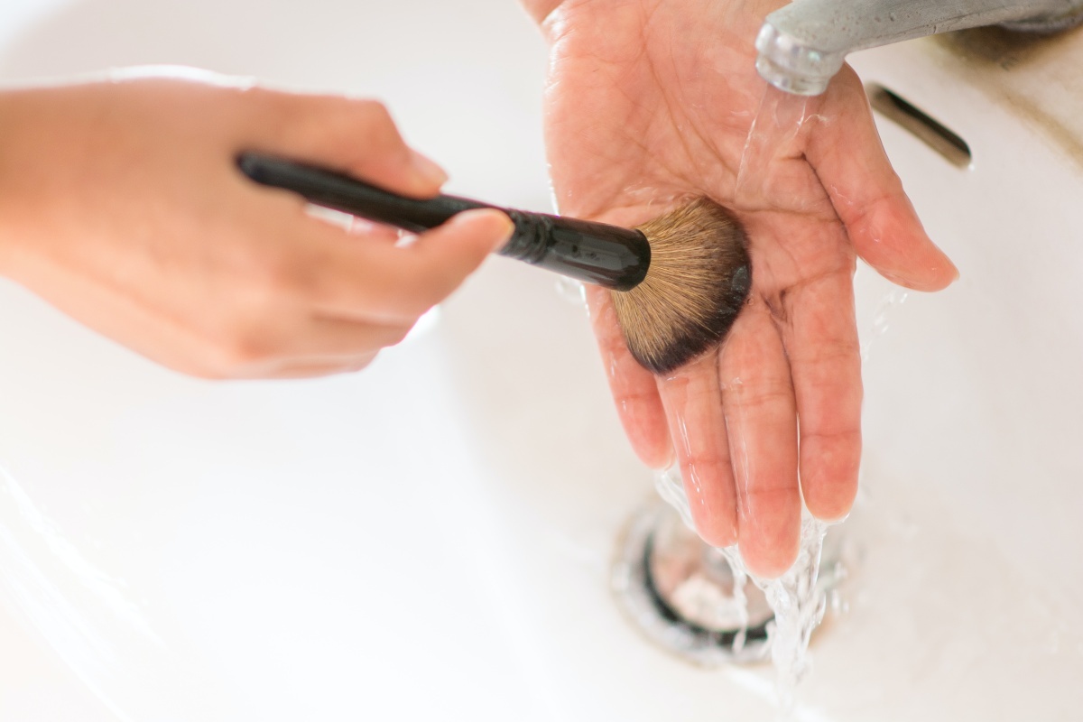 best way to clean makeup brushes, how to clean makeup brushes at home, how often to clean makeup brushes, best soap for makeup brushes