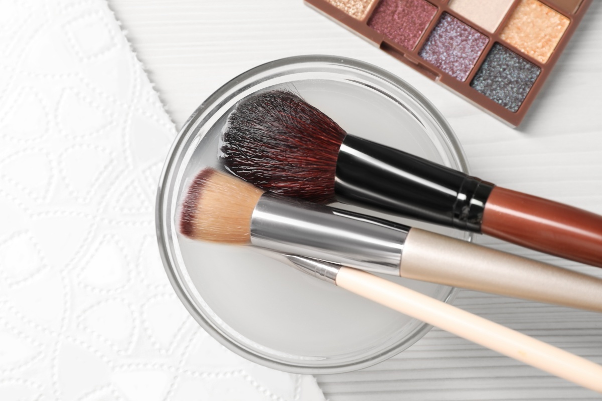 best way to clean makeup brushes, how to clean makeup brushes at home, how often to clean makeup brushes, best soap for makeup brushes