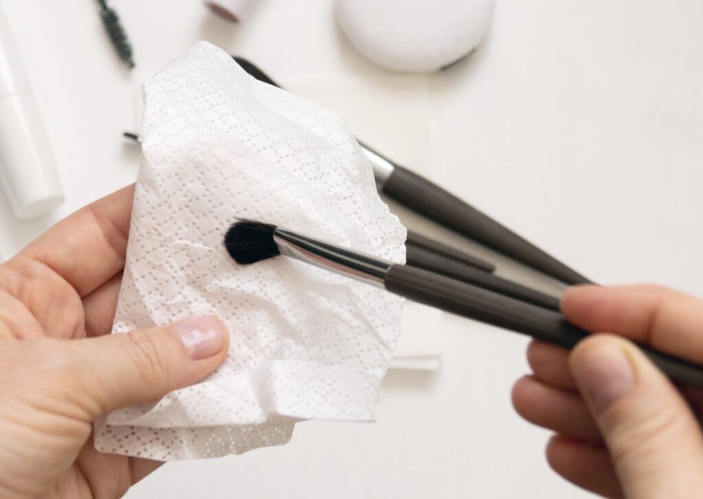 how to wash makeup brushes,
best way to clean makeup brushes,
how to clean makeup brushes at home,
how often to clean makeup brushes, best soap for makeup brushes
