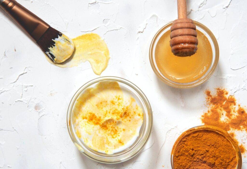 tumeric benefits skin, does turmeric lighten skin, how to use turmeric for dark spots, turmeric for hyperpigmentation