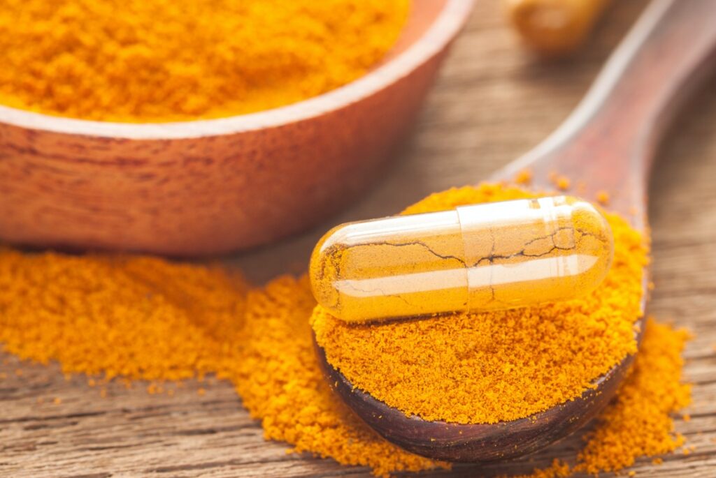 tumeric benefits skin, does turmeric lighten skin, how to use turmeric for dark spots, turmeric for hyperpigmentation